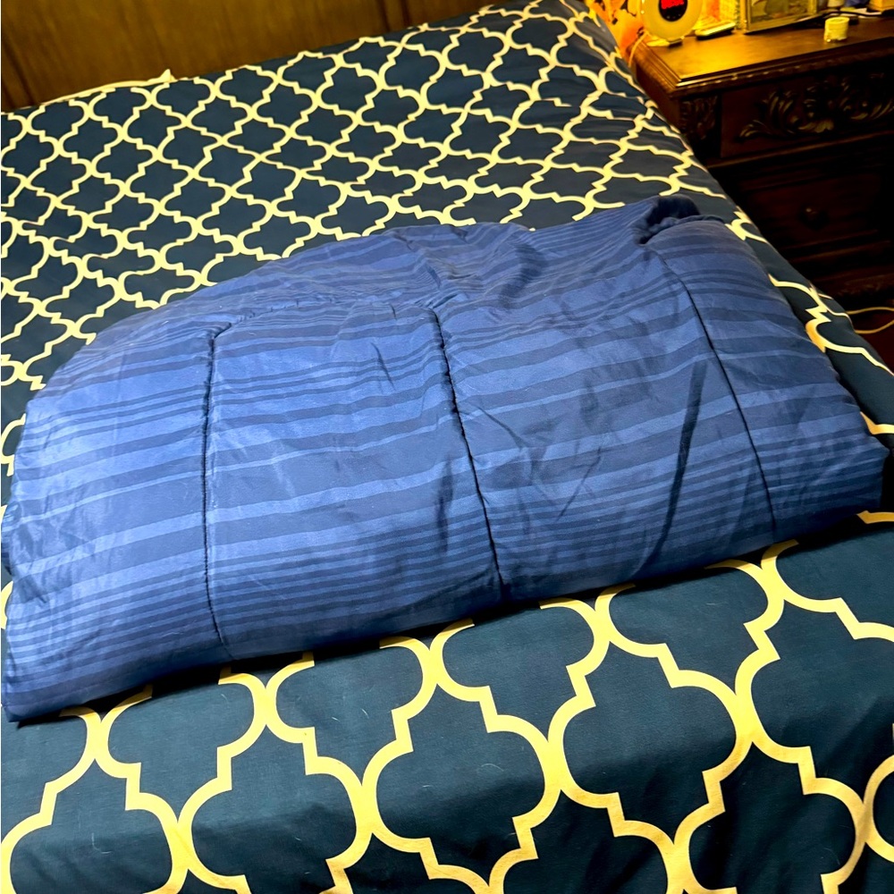 Xl twin Blue comforter
